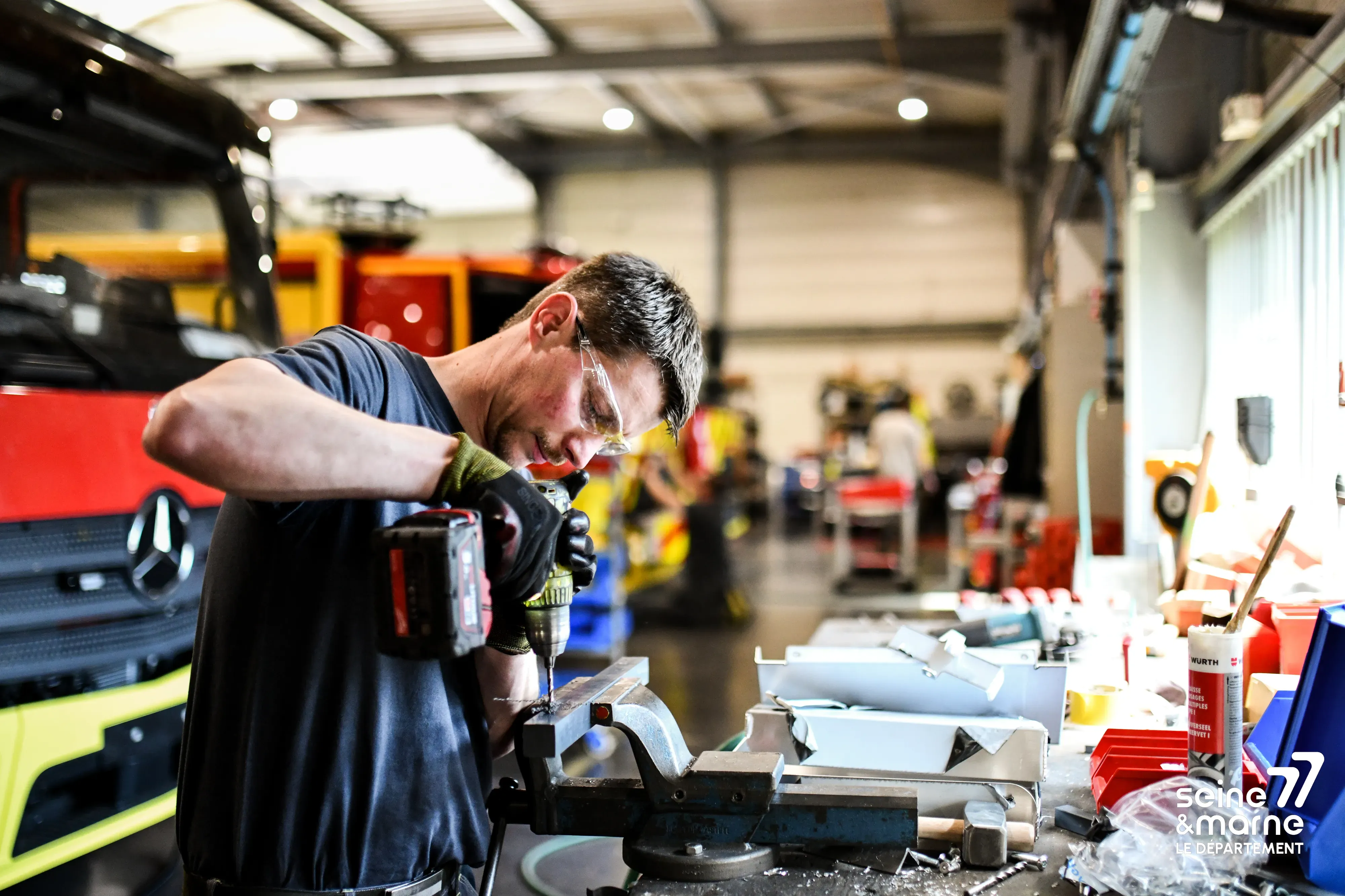 Monteur-assembleur de véhicules